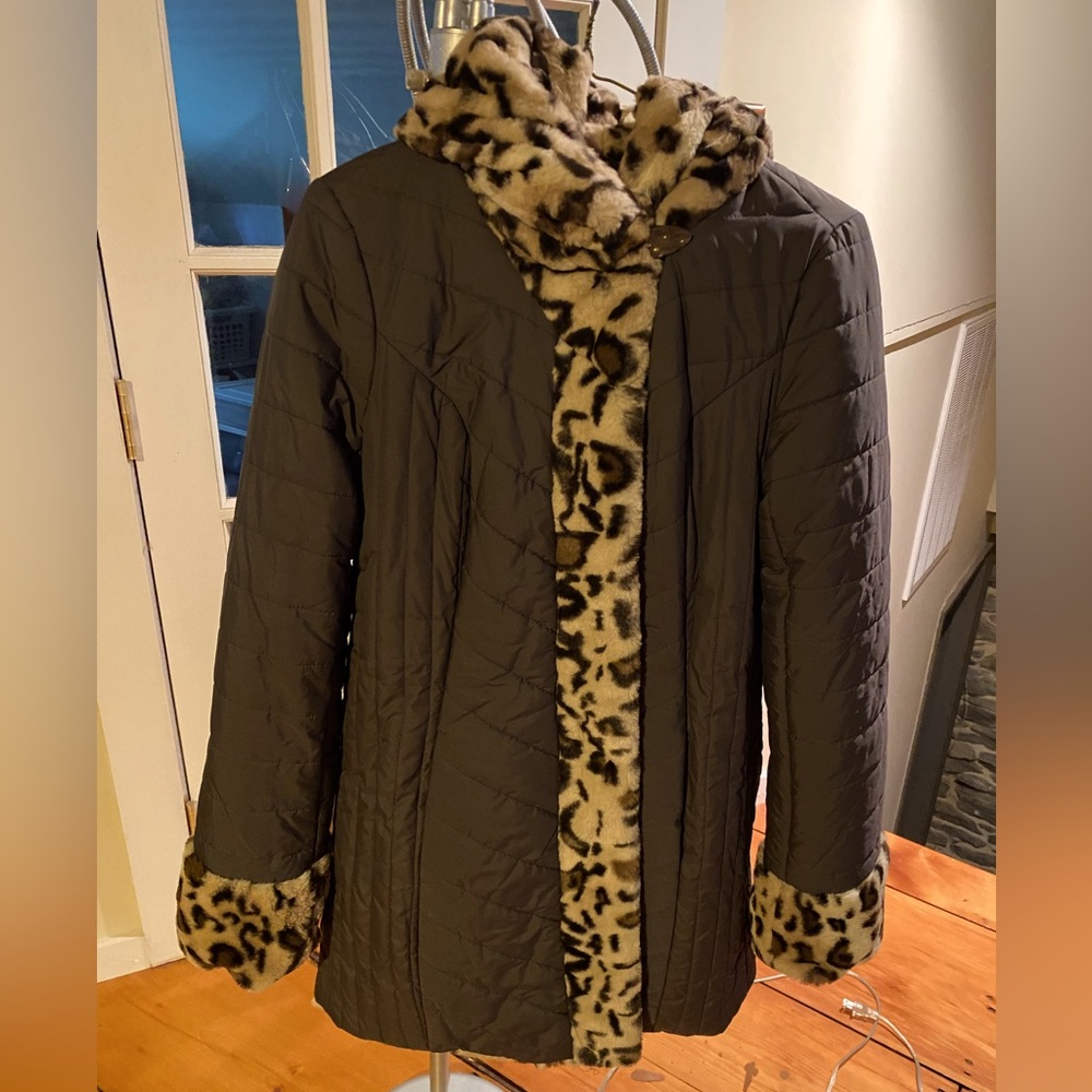 Faux leopard fur accents beautiful Winter Coat. Never worn.